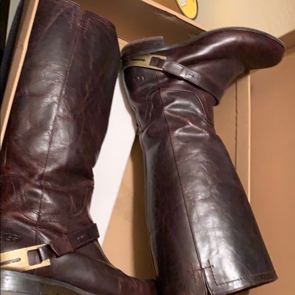 Leather Channing ugg boots - Picture 1 of 3
